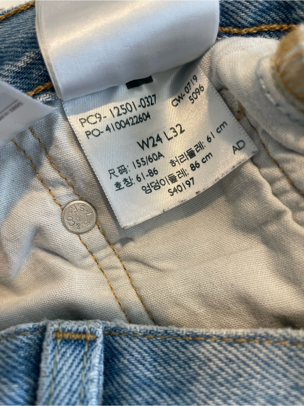Levi's Premium 501 High-Rise Light Wash Women's 24 Jeans - Picture 9 of 15